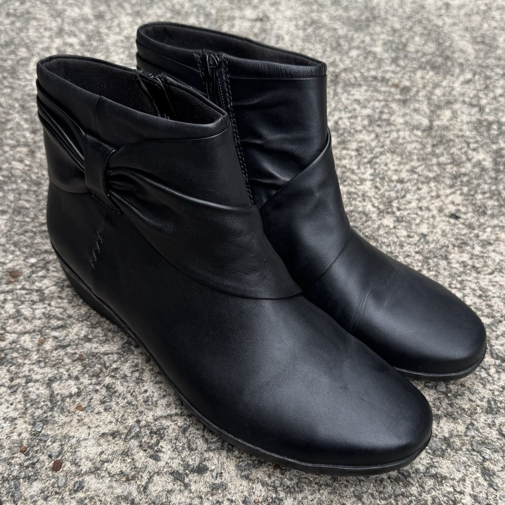 Clarks Womens Everlay Mandy Boot Size 10 M Black Leather  Comfort Flat Low Wedge